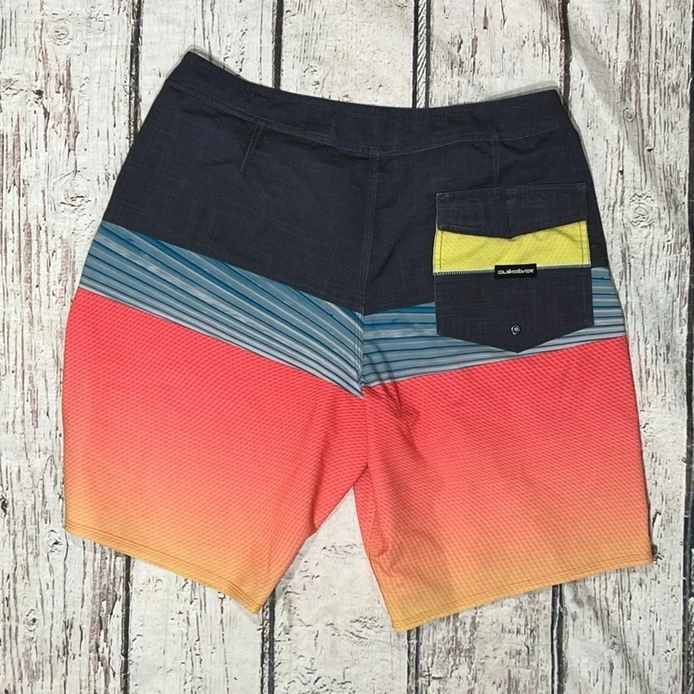 Quicksilver Summer Board Shorts Bathing Suit Swim Trunks Men's Surfer